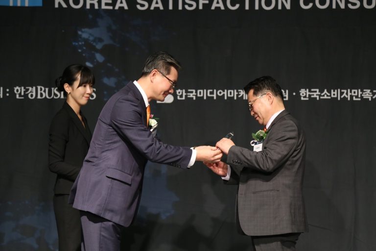 CERAGEM – Giải Nhất Chỉ Số Thỏa Mãn Người Tiêu Dùng Hàn Quốc 2016